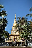 Tonle Sap - Kampong Phluk village - the local pagoda